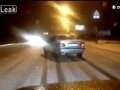 BMW-Fahrer schlingert im Schnee