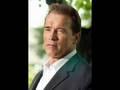 Arnold Schwarzenegger ruft beim Waschsalon an