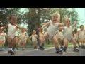 Rollschuh Babys tanzen Hip Hop lustige Werbung