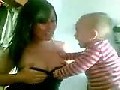 Baby will nur an Mamas Brust