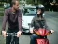 http://www.funsau.com/video/knallerfrauen-flirt-an-der-ampel
