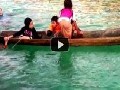 Mädchen rettet Boot vor dem Untergehen