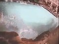 Erdbeben erzeugt Riesen Wellen im Pool!