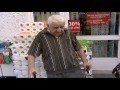 Rentner kaufen Toilettenpapier - Ausverkauf bei Schlecker