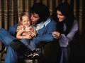 /071b1e4944-elvis-presley-dont-cry-daddy-with-family-pictures